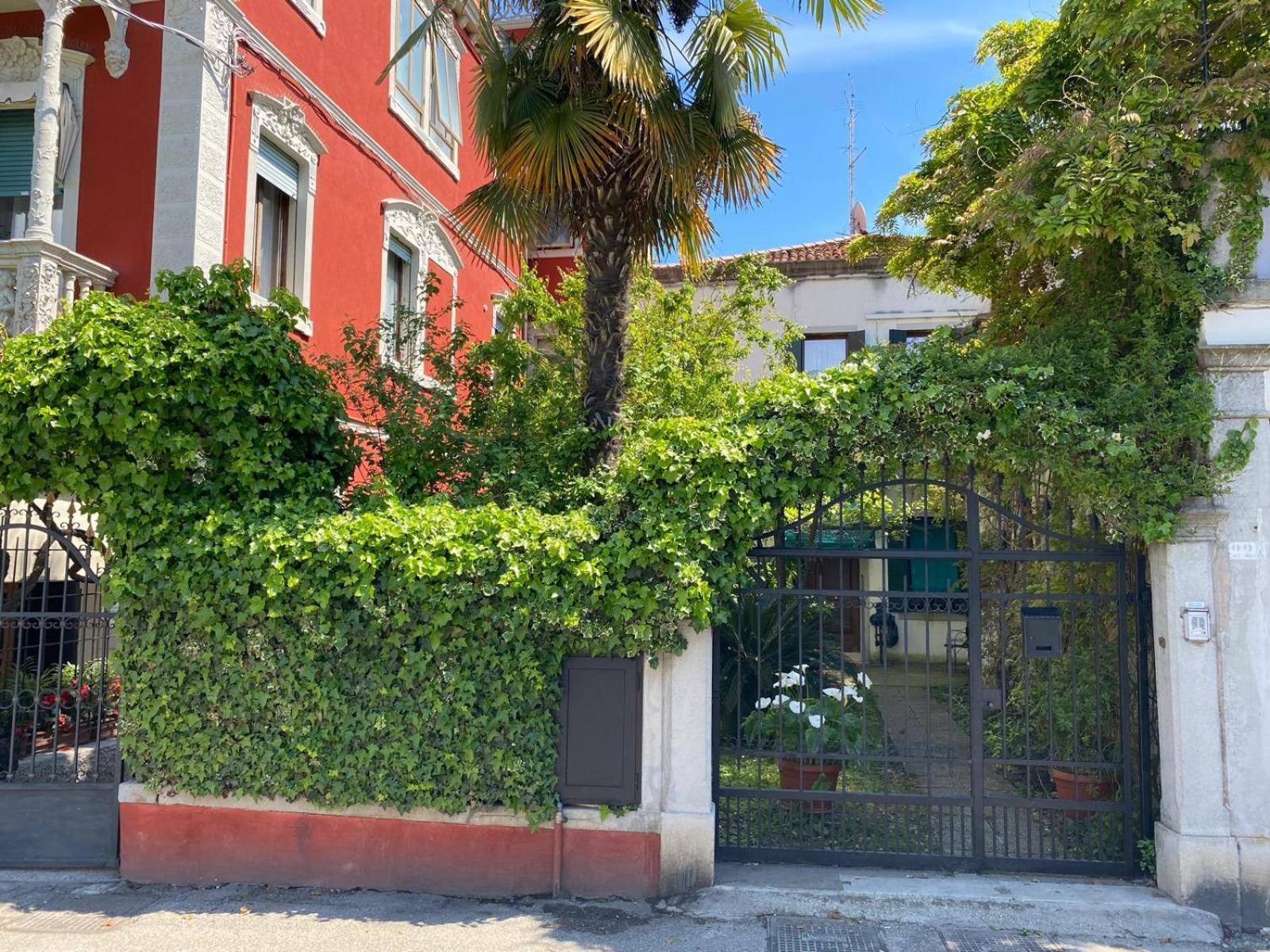 Rose House With Private Garden Apartment Lido di Venezia Bagian luar foto
